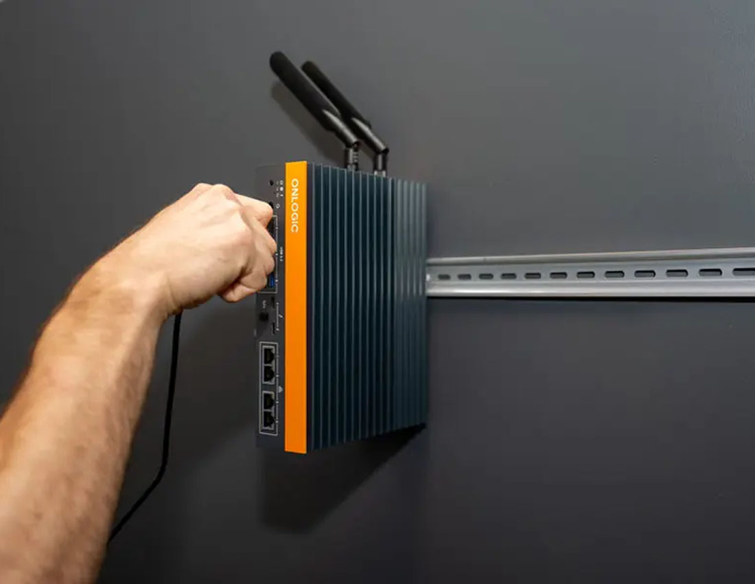 fanless industrial computer